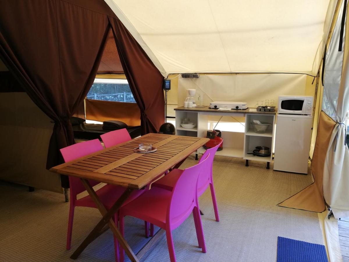 Camping La Fritillaire Hotel Savigny-en-veron ภายนอก รูปภาพ